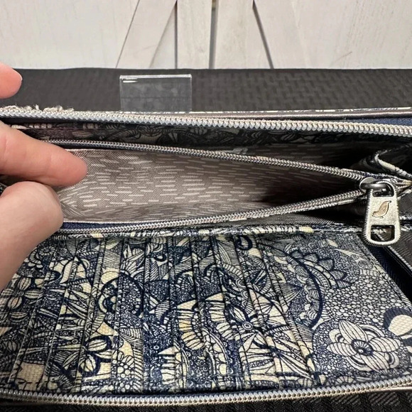 Sakroots Artist Circle Zip Around Wallet in Desert Spirit Blue - Picture 8 of 14